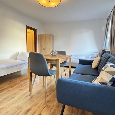 Studio-Apartments Fuer Monteure & Businessgaeste Zentral In Neumünster Esterno foto
