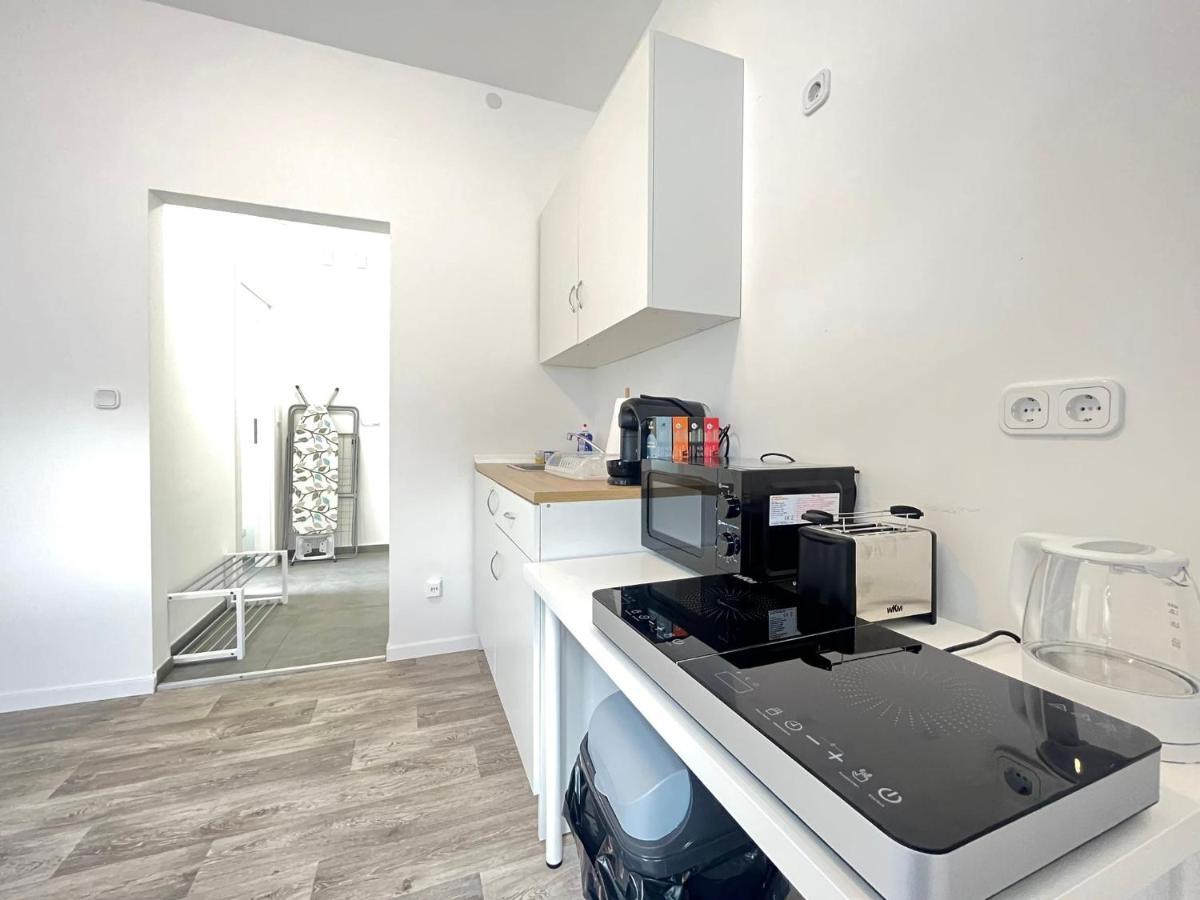 Studio-Apartments Fuer Monteure & Businessgaeste Zentral In Neumünster Esterno foto